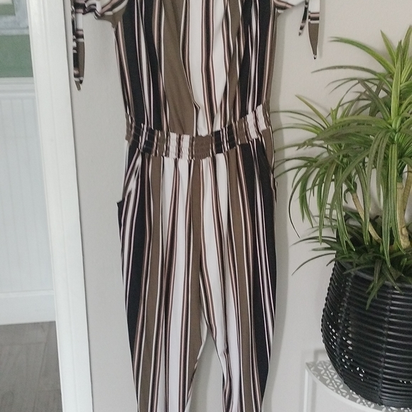 Jumpsuit - Picture 3 of 3